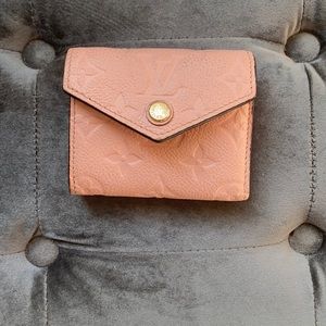 Louis Vuitton Zoe Wallet - Empreinte Rose Poudre